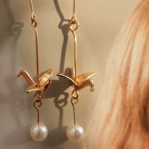 Crane Drop Pearl Earrings - Picture 2 of 3